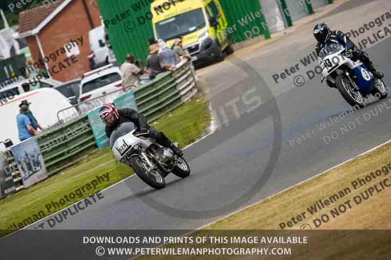 Vintage motorcycle club;eventdigitalimages;mallory park;mallory park trackday photographs;no limits trackdays;peter wileman photography;trackday digital images;trackday photos;vmcc festival 1000 bikes photographs